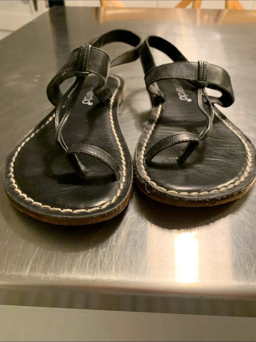 Bernardo Black Leather Toe Loop Maverick Sandals - Size 8